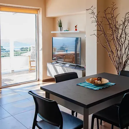 Vista Paradiso Apartment *