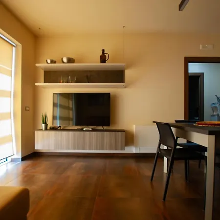 Vista Paradiso Apartment *
